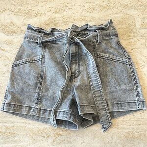 Universal Thread women’s shorts high rise with tie size 2